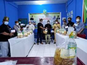 PADAN Riau & DPP LSM Peduli SDM Riau Sukses Berbagi Bingkisan Kue Lebaran Bagi Warga Ekonomi Lemah