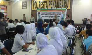 Polresta Pekanbaru Bina Pelajar Berprestasi Untuk Jadi Polisi