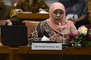Putuskan Maju di Pilgub, Mensos Khofifah Lepas Jabatan