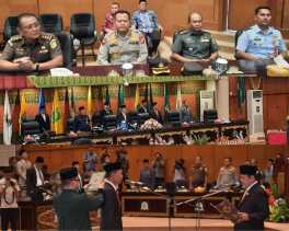 RAPAT PARIPURNA DPRD PROVINSI RIAU PERIHAL PENGUCAPAN SUMPAH / JANJI PENGGANTI ANTAR WAKTU (PAW) ANGGOTA DPRD PROV. RIAU DARI FRAKSI PDI PERJUANGAN SISA MASA JABATAN TAHUN 2019-2024