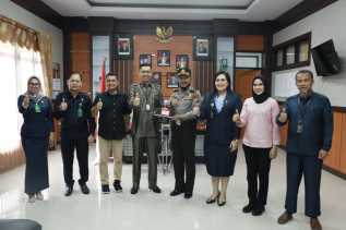 Hadiah Special dari Kapolres Kampar kepada PN Bangkinang Dalam Rangka HUT Mahkamah Agung ke 77