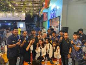Darmilis for DPRD Pekanbaru dan Sawitri for DPD-RI menggema di ajang mobile legends AMPI Pekanbaru 