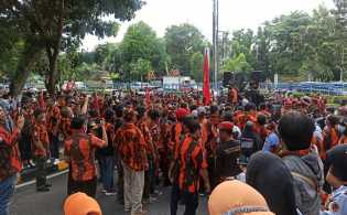 Pemuda Pancasila Riau Minta PDIP Copot Junimart Girsang