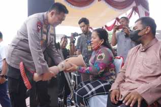 Beri Kaki Palsu untuk Penyandang Disabilitas Saat Kunjungan ke Rohil, Kapolda Riau : Inilah Konsep P