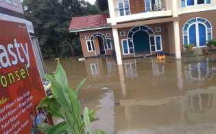 Pintu Air PLTA Koto Panjang Dibuka, Buluh Cina Mulai Terendam Banjir