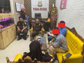 PENETAPAN 4 (EMPAT) ORANG TERSANGKA DUGAAN TINDAK PIDANA KORUPSI PEMBANGUNAN UNIT SEKOLAH BARU (USB) GEDUNG SMA NEGERI 1 TEMBILAHAN KABUPATEN INDRAGIRI HILIR TA. 2017