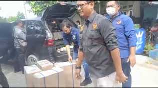 Bea Cukai Pekanbaru dan Masyarakat Adu Fisik di Duga Saling Menjarah Rokok Ilegal