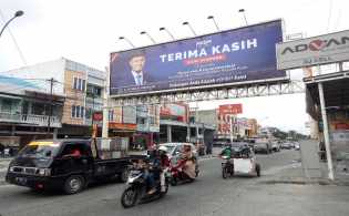 DPRD Pekanbaru Minta Pemko Segera Bongkar Papan Reklame Ilegal