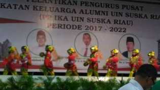 Pelantikan IKA UIN Suska Riau, Gubri Disambut Tari Perembahan TK Aisyiyah