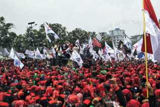 Awas Ancaman Ekonomi dari Kibaran Bendera Putih Buruh