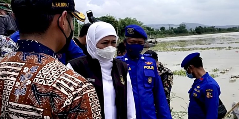 Insiden Perahu Terbalik, Gubernur Khofifah Wajibkan Nakhoda Punya Sertifikat Mengemudi Insiden Perahu Terbalik, Gubernur Khofifah Wajibkan Nakhoda Punya Sertifikat Mengemudii