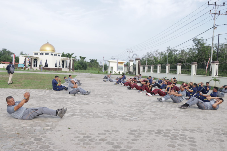 Jaga Kebugaran Fisik dan Stamina Personel, Polres Meranti Rutinkan Olahraga Bersama Jaga Kebugaran Fisik dan Stamina Personel, Polres Meranti Rutinkan Olahraga Bersamai