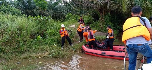 Mayat Laki-laki Tanpa Identitas Mengapung di Sungai Siak Mayat Laki-laki Tanpa Identitas Mengapung di Sungai Siaki
