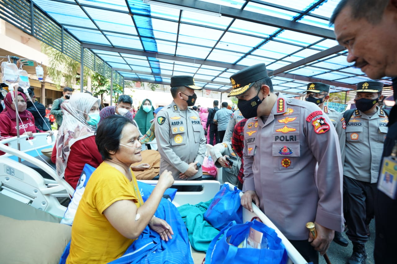 Kapolri Tinjau Lokasi Gempa Bumi Cianjur, Pastikan Warga dapat Bantuan Maksimal Kapolri Tinjau Lokasi Gempa Bumi Cianjur, Pastikan Warga dapat Bantuan Maksimali