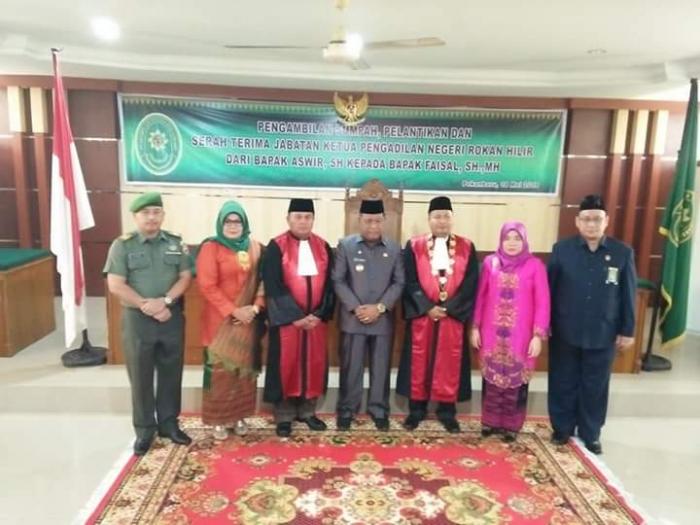 Plt Bupati Jamiluddin Hadiri Pelantikan dan Sertijab Ketua PN Rohil Plt Bupati Jamiluddin Hadiri Pelantikan dan Sertijab Ketua PN Rohili