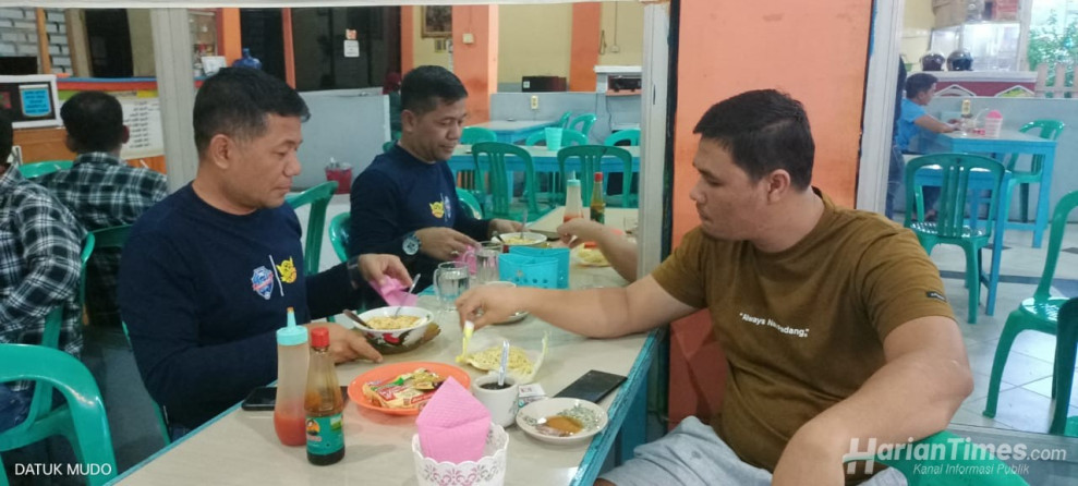 LSM dan wartawan se-Kuansing kaget, beredar kabar kasus korupsi adam telah terbit SP3 dari jaksa LSM dan wartawan se-Kuansing kaget, beredar kabar kasus korupsi adam telah terbit SP3 dari jaksai