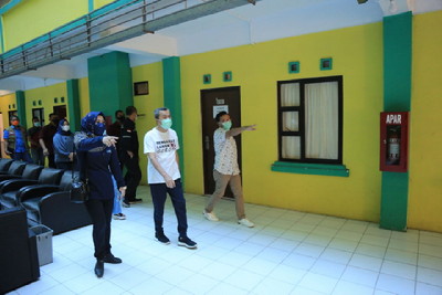 Syamsuar Tinjau Asrama Haji Untuk Persiapan Ruang Isolasi Mandiri Covid-19 Syamsuar Tinjau Asrama Haji Untuk Persiapan Ruang Isolasi Mandiri Covid-19i