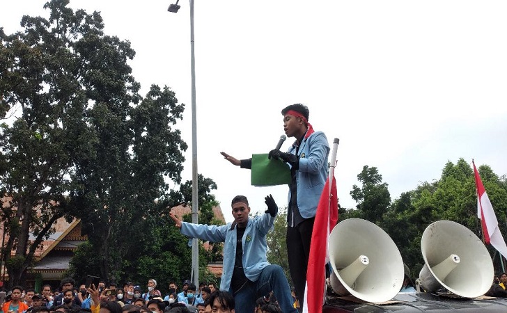 Demo DPRD Riau, Ini 5 Tuntutan Massa Mahasiswa Demo DPRD Riau, Ini 5 Tuntutan Massa Mahasiswai