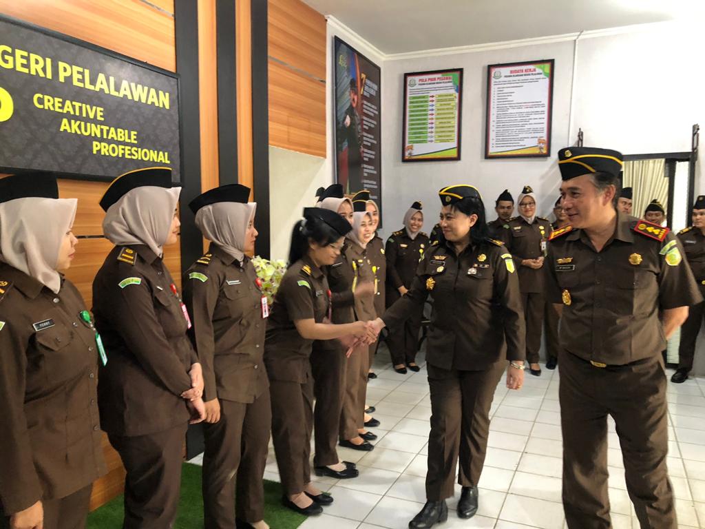 ASISTEN PENGAWASAN KEJAKSAAN TINGGI RIAU MELAKSANAKAN KUNJUNGAN KERJA KE KEJAKSAAN NEGERI PELALAWAN DALAM RANGKA INSPEKSI UMUM TAHUN 2023 ASISTEN PENGAWASAN KEJAKSAAN TINGGI RIAU MELAKSANAKAN KUNJUNGAN KERJA KE KEJAKSAAN NEGERI PELALAWAN DALAM RANGKA INSPEKSI UMUM TAHUN 2023i