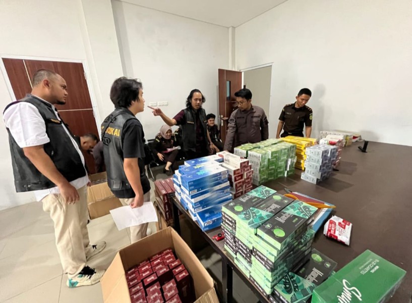  Penyidik Beacukai Dumai Ungkap Kasus Penimbunan Rokok Ilegal di Dumai, Potensi Kerugian Negara Capai Rp377 Juta  