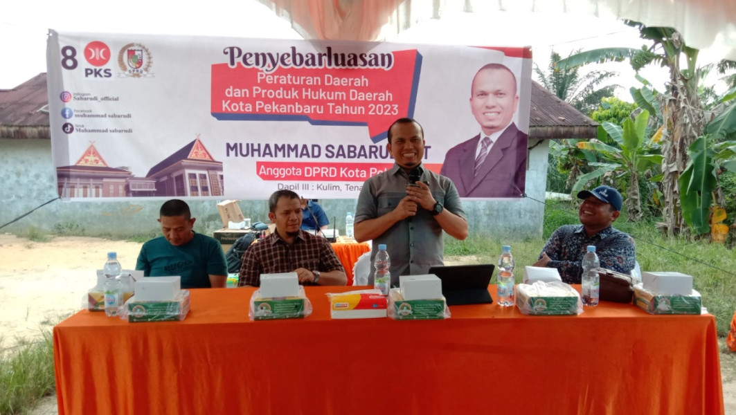 Ketua DPRD Pekanbaru M Sabarudi Laksanakan Penyebarluasan Perda di Jalan Sialang Bungkuk Ketua DPRD Pekanbaru M Sabarudi Laksanakan Penyebarluasan Perda di Jalan Sialang Bungkuki