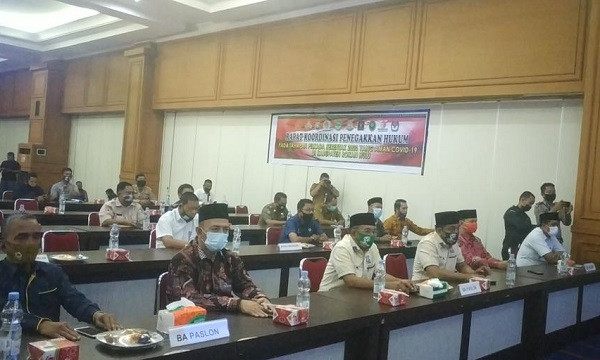Bapaslon Diminta Tak Hadirkan Pendukung saat Pencabutan Nomor Urut di KPU Bapaslon Diminta Tak Hadirkan Pendukung saat Pencabutan Nomor Urut di KPUi