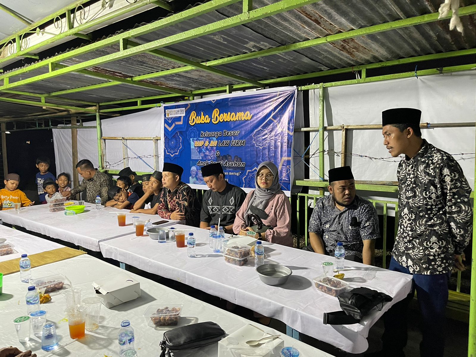 Terus Berbagi, Kantor Hukum RHP LAW FIRM Santuni Anak Panti Asuhan di Pekanbaru Terus Berbagi, Kantor Hukum RHP LAW FIRM Santuni Anak Panti Asuhan di Pekanbarui