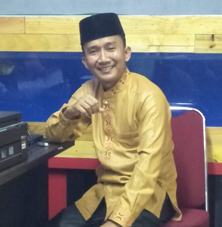 Salam hormat saya kepada adik-adik mahasiswa dan Abu Nazar 'yakin usaha sampai' Salam hormat saya kepada adik-adik mahasiswa dan Abu Nazar 'yakin usaha sampai'i