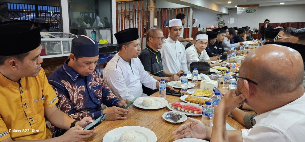 Jalin Silaturahmi dengan Pengurus Pusat, SMSI Inhil Berbagi Takjil dan Gelar Bukberi