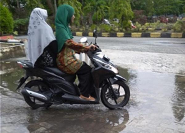 Lahan Parkir Rusak dan Tergenang, ini Keluhan Mahasiswa FISIP UR Lahan Parkir Rusak dan Tergenang, ini Keluhan Mahasiswa FISIP URi