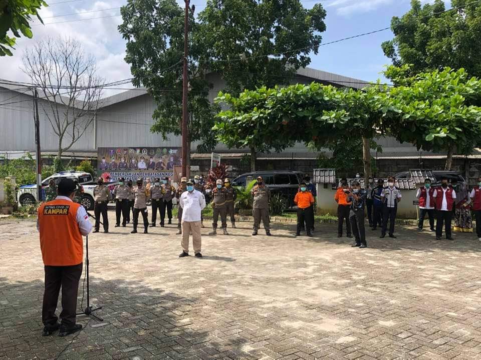 Bupati Kampar Pimpin Apel Siaga Posko PPKM Di Kecamatan Siak Hulu Bupati Kampar Pimpin Apel Siaga Posko PPKM Di Kecamatan Siak Hului