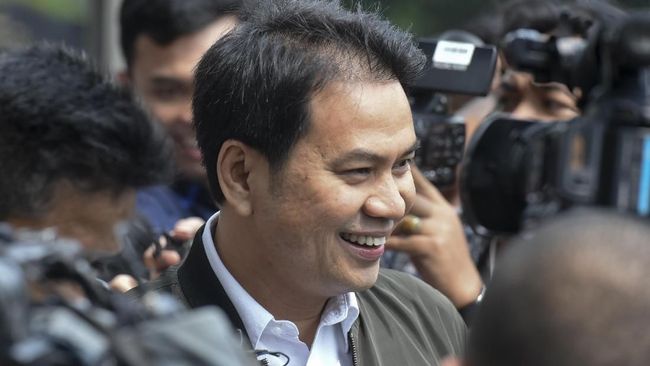 Azis Syamsuddin Akhirnya Penuhi Panggilan KPK Azis Syamsuddin Akhirnya Penuhi Panggilan KPKi