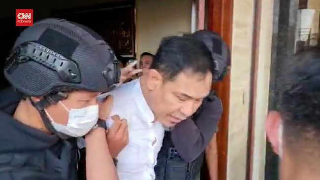 Jejak Munarman dalam Dugaan Kasus Terorisme Jejak Munarman dalam Dugaan Kasus Terorismei