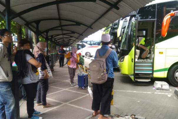 Pemprov Riau Akan Fasilitasi Kepulangan Mahasiswa Dari Pekanbaru ke Kampung Halaman Pemprov Riau Akan Fasilitasi Kepulangan Mahasiswa Dari Pekanbaru ke Kampung Halamani