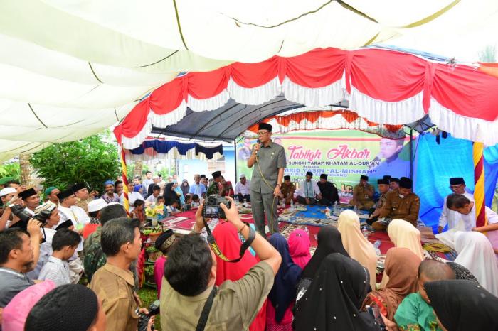 Bupati Kampar Hadiri Tausiyah UAS di Tabligh Akbar Desa Sungai Tarap Bupati Kampar Hadiri Tausiyah UAS di Tabligh Akbar Desa Sungai Tarapi