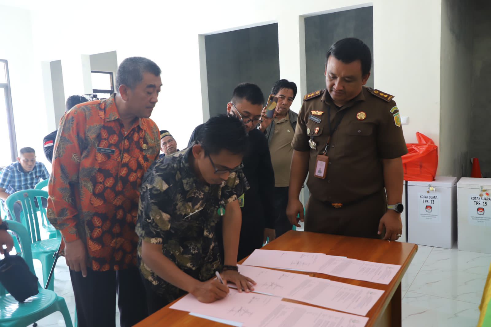 Tanah Seluas 676.354 milik Terpidana BENNY TJOKROSAPUTRO Kembali Dititipkan Kepada Camat Parung Panjang Tanah Seluas 676.354 milik Terpidana BENNY TJOKROSAPUTRO Kembali Dititipkan Kepada Camat Parung Panjangi