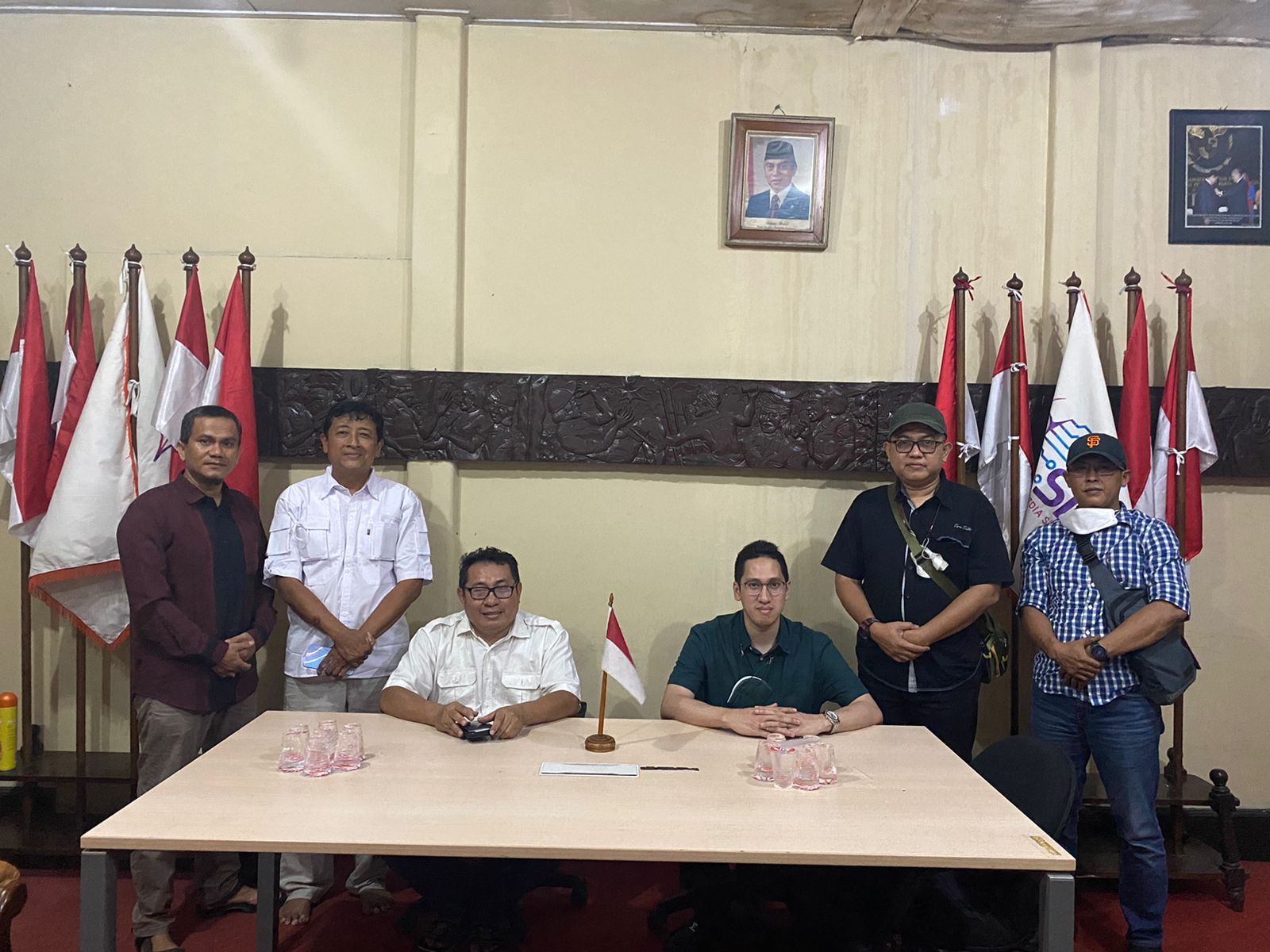 Yudhistira Bamsoet ikut Rapat Terbatas di SMSI Pusat Bahas Komunitas Milenial dan Crypto Yudhistira Bamsoet ikut Rapat Terbatas di SMSI Pusat Bahas Komunitas Milenial dan Cryptoi