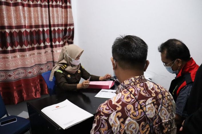 Tersangka Korupsi di RSUD Rohul Diserahkan ke JPU Tersangka Korupsi di RSUD Rohul Diserahkan ke JPUi