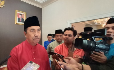 Gubri H Syamsuar Pastikan Pejabat Pempov Positip Narkoba Sudah Diberhentikan Gubri H Syamsuar Pastikan Pejabat Pempov Positip Narkoba Sudah Diberhentikani