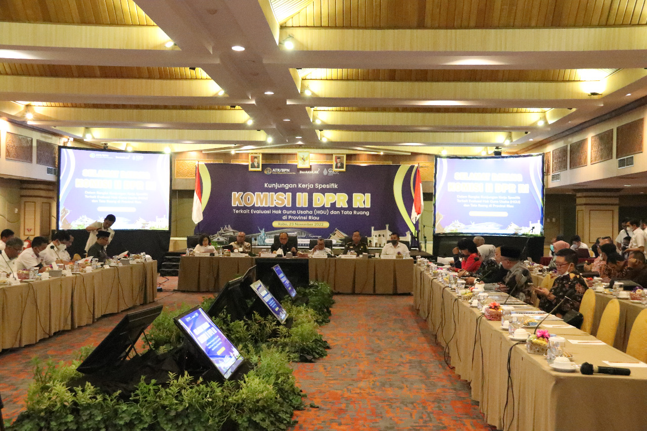 ASINTEL KEJATI RIAU HADIRI RAPAT KERJA SPESIFIK KOMISI II DPR RI DENGAN KANWIL BPN RIAU