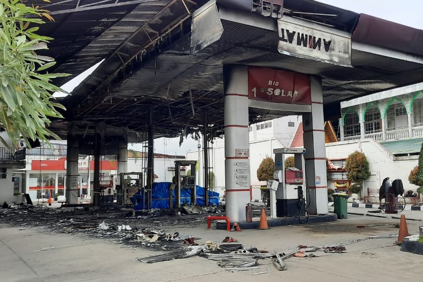 Polisi Selidiki Kebakaran di SPBU Pekanbaru Gegara Sinyal HP Pengemudi Polisi Selidiki Kebakaran di SPBU Pekanbaru Gegara Sinyal HP Pengemudii