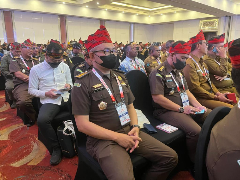 Koordinator bidang Intelijen Kejaksaan Tinggi Riau Hadiri Rakornas Bidang Ketahanan Ekonomi, Sosial dan Budaya Tahun 2023 Koordinator bidang Intelijen Kejaksaan Tinggi Riau Hadiri Rakornas Bidang Ketahanan Ekonomi, Sosial dan Budaya Tahun 2023i