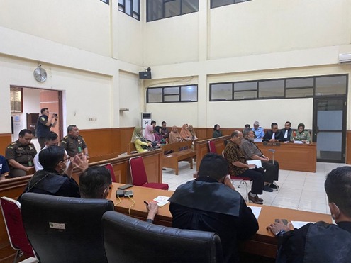 Tim Penuntut Koneksitas Bacakan Tuntutan terhadap Terdakwa I KOLONEL CZI (PURN) CORI WAHYUDI AHT dan Terdakwa II KGS M. MANSYUR SAID Tim Penuntut Koneksitas Bacakan Tuntutan terhadap Terdakwa I KOLONEL CZI (PURN) CORI WAHYUDI AHT dan Terdakwa II KGS M. MANSYUR SAIDi
