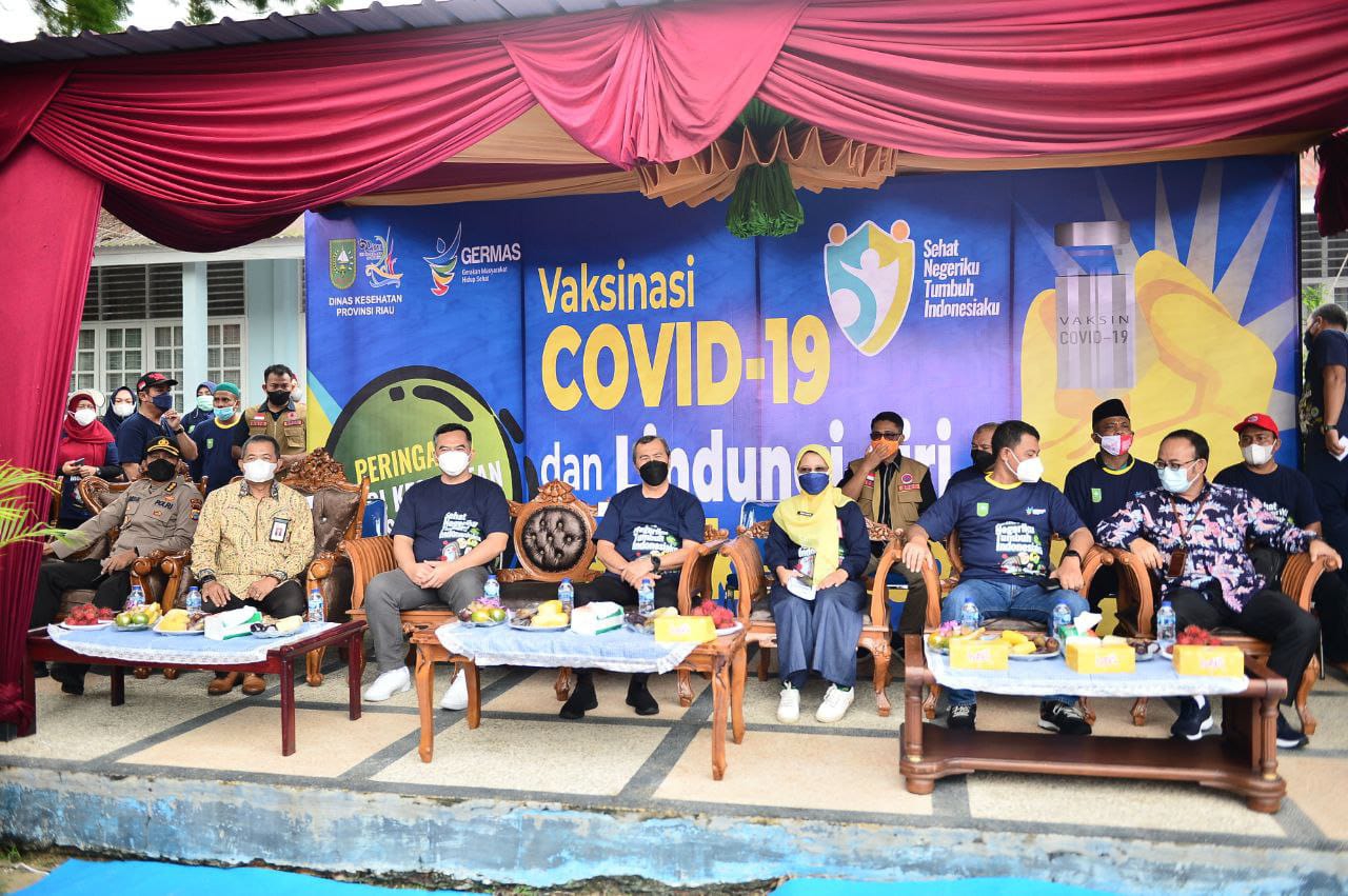 Gubri: Meski Covid-19 Menurun, Program Vaksinasi Masih Terus Berjalan Gubri: Meski Covid-19 Menurun, Program Vaksinasi Masih Terus Berjalani