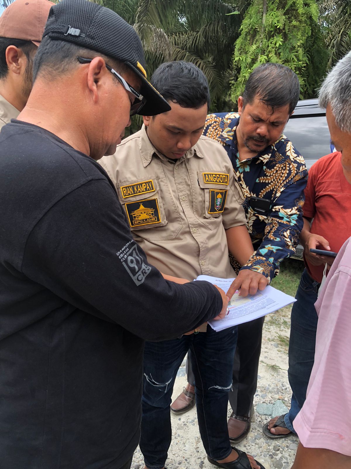 BPU LAM Riau Bersama AMA RIAU Investigasi bantu masyarakat transmigrasi terkait sengketa lahan BPU LAM Riau Bersama AMA RIAU Investigasi bantu masyarakat transmigrasi terkait sengketa lahan i