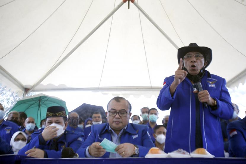 Pengamat: Kubu Moeldoko Ingin Takut-takuti Demokrat dan PDIP Pengamat: Kubu Moeldoko Ingin Takut-takuti Demokrat dan PDIPi