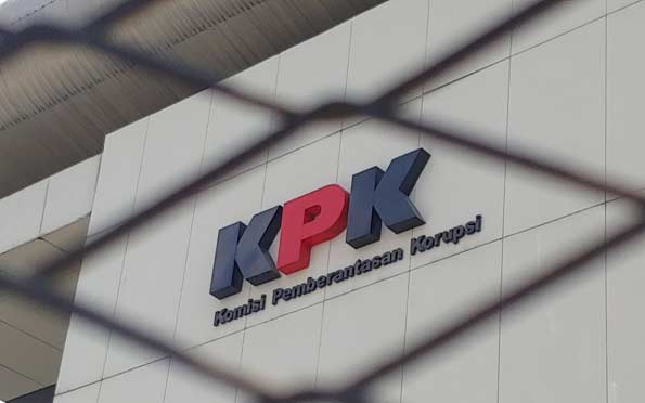 Pembahasan Gaji Pimpinan KPK Menuai Kritik Pembahasan Gaji Pimpinan KPK Menuai Kritiki