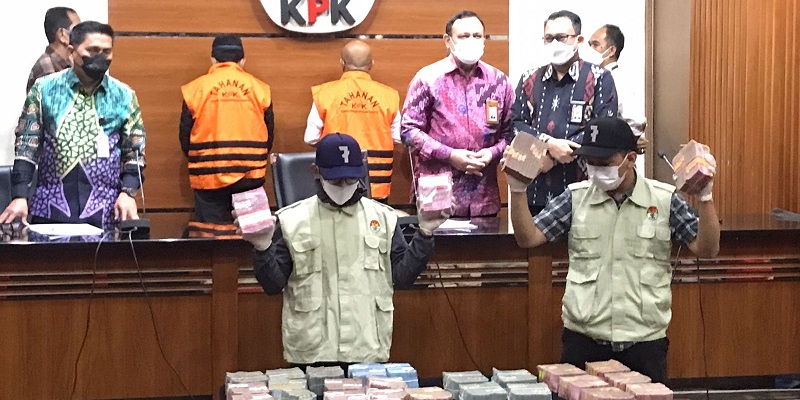 Tersangka Suap, Walikota Bekasi Rahmat Effendi dan 8 Orang Lainnya Dijebloskan ke Rutan KPK Tersangka Suap, Walikota Bekasi Rahmat Effendi dan 8 Orang Lainnya Dijebloskan ke Rutan KPKi