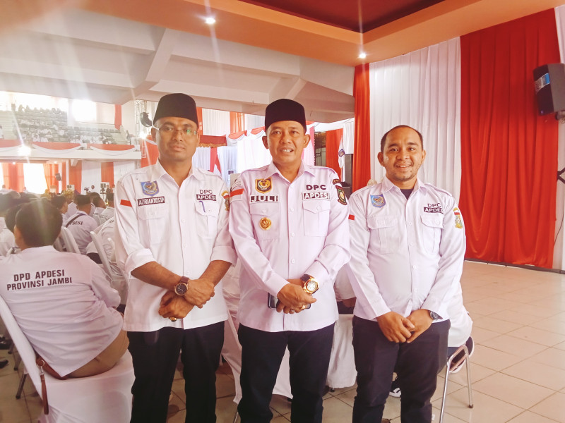 Juli Sriyatno CS hina Ketum APDESI sebut Surta Wijaya memalukan bagi organisasi Juli Sriyatno CS hina Ketum APDESI sebut Surta Wijaya memalukan bagi organisasii
