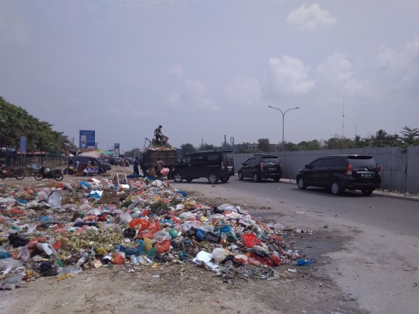 Armada Terbatas, Pemko Pekanbaru Gandeng Pihak Ketiga Untuk Tangani Masalah Sampah Armada Terbatas, Pemko Pekanbaru Gandeng Pihak Ketiga Untuk Tangani Masalah Sampahi